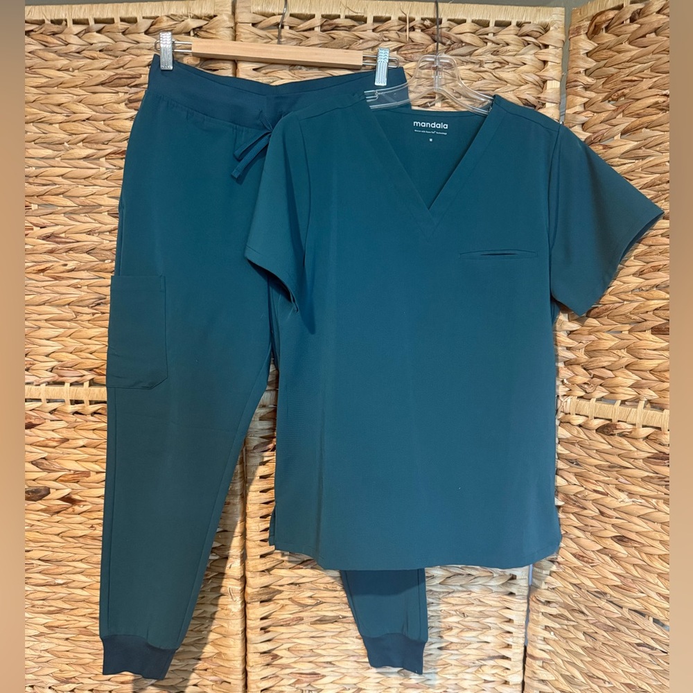 Mandala Caribbean blue scrub set